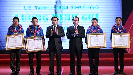 Trao giải thưởng Lương Định Của cho 150 thanh niên nông thôn