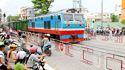 Bàn giải pháp bảo đảm trật tự an toàn giao thông đường sắt trên địa bàn tỉnh