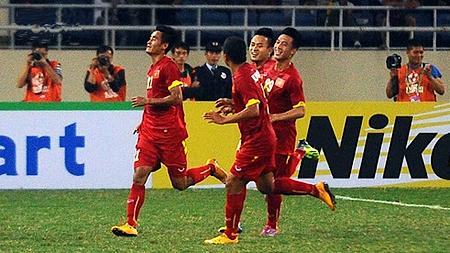 Giải bóng đá AFF Suzuki Cup 2014: Tiến công áp đảo, đội tuyển Việt Nam thắng đội tuyển Lào 3-0