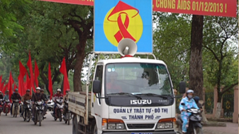 Diễu hành hưởng ứng Tháng hành động quốc gia phòng, chống AIDS năm 2014