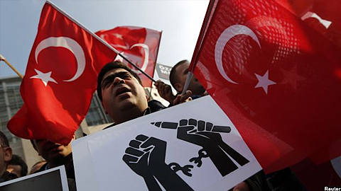 Thổ Nhĩ Kỳ bắt giữ nhiều nhân vật đối lập với cáo buộc khủng bố