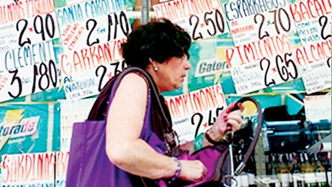 Vê-nê-du-ê-la tìm cách vượt khó