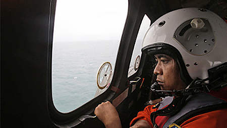 Phần đuôi của chiếc QZ 8501 đã được tìm thấy