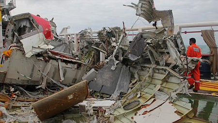 Indonesia tìm thấy hộp đen của máy bay QZ8501