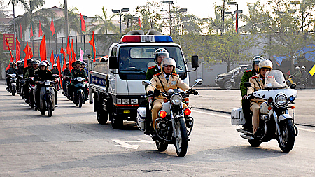 Thành phố Nam Định ra quân thực hiện đảm bảo an ninh trật tự dịp Tết Nguyên đán 2015