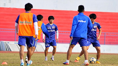 Vòng 4 V-League 2015: &quot;Cơn sốt&quot; Lạch Tray, thành Vinh đón &quot;bão&quot;