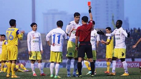 Vòng 7 V-League 2015: Lại bị đuổi người, HN T&amp;T thua SLNA 0-2