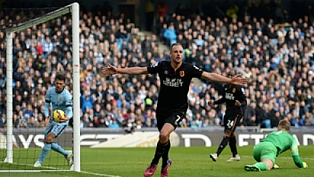 Chelsea thắng nhẹ Aston Villa 2-1, Manchester City bất ngờ hòa Hull City 1-1