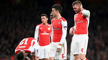 Vòng 1/8 Champions League: Arsenal đại bại trên sân nhà