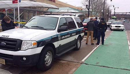 Mỹ: Trung tâm mua sắm gần Lầu Năm Góc bị đe dọa đánh bom