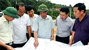 Đồng chí Phó Chủ tịch Thường trực UBND tỉnh kiểm tra tiến độ giải phóng mặt bằng dự án xây dựng cầu Đống Cao