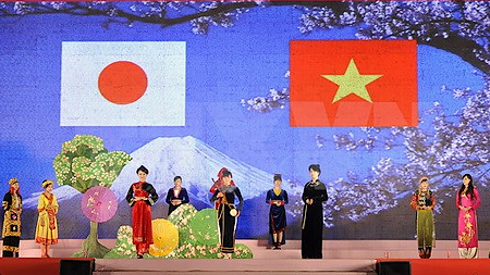 Quảng Ninh: Tổ chức Lễ hội hoa anh đào 2015