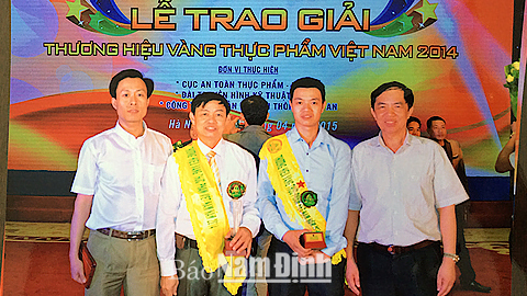 Hai doanh nghiệp đoạt giải thưởng &quot;Thương hiệu vàng thực phẩm Việt Nam&quot; năm 2014