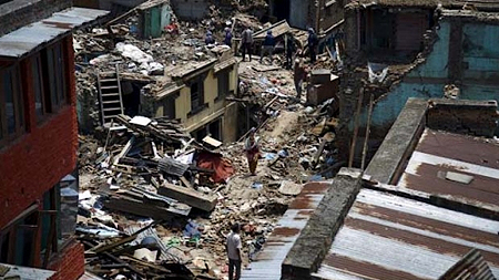 Động đất mới tại Nepal: Số người chết tăng lên 67 người, hơn 1.900 người bị thương