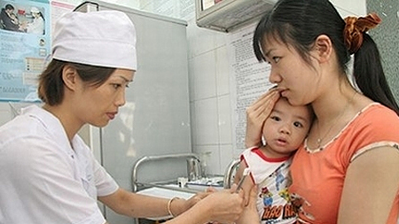 Đưa vắc-xin sởi - rubella vào tiêm chủng thường xuyên