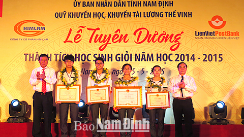 Ủy ban nhân dân tỉnh tổ chức Lễ Tuyên dương học sinh giỏi năm học 2014-2015