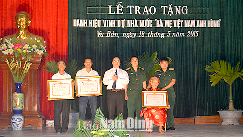 Các huyện: Vụ Bản, Nghĩa Hưng và Giao Thủy tổ chức Lễ trao tặng danh hiệu vinh dự Nhà nước &quot;Bà mẹ Việt Nam Anh hùng&quot;