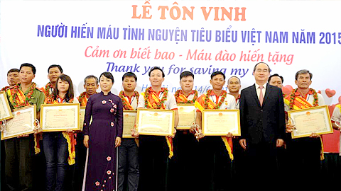 Tôn vinh 100 người hiến máu tiêu biểu Việt Nam năm 2015