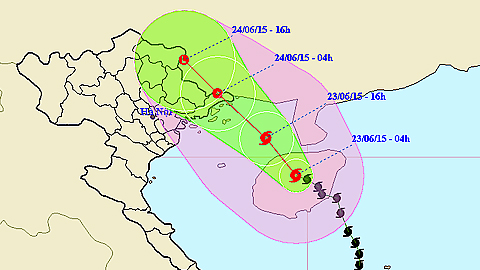 Bão số 1 giật cấp 9-10, cách Móng Cái (Quảng Ninh) khoảng 320km về phía Đông Nam