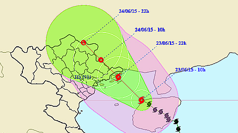 Bão số 1 giật cấp 9-10, cách Móng Cái (Quảng Ninh) khoảng 220km về phía Đông Nam