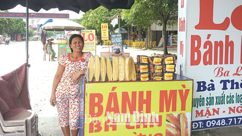 Long đong hàng bánh mì rong