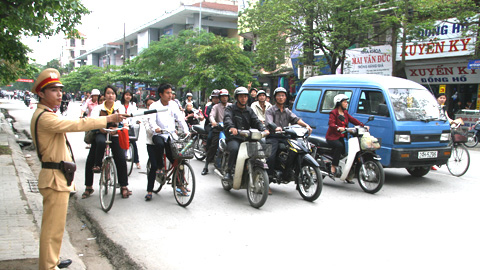 Thực hiện quyết liệt các giải pháp đảm bảo trật tự an toàn giao thông