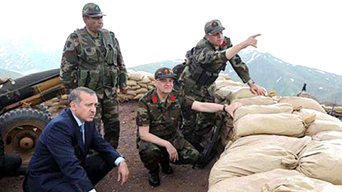 Thổ Nhĩ Kỳ có thể can thiệp quân sự vào Xi-ri: Lợi và hại