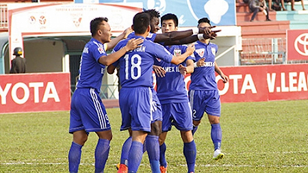 Vòng 15 Giải bóng đá vô địch quốc gia V-League 2015: Thắng SHB Đà Nẵng 2-0, Becamex Bình Dương giữ vững ngôi đầu