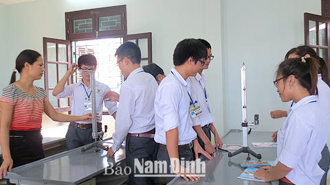 Xung quanh việc tuyển sinh vào lớp 10 năm học 2015-2016