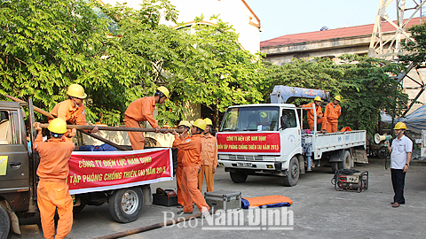 Củng cố an toàn hệ thống điện trong mùa mưa bão