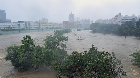 Bão Soudelor đổ bộ vào Trung Quốc, 8 người thiệt mạng
