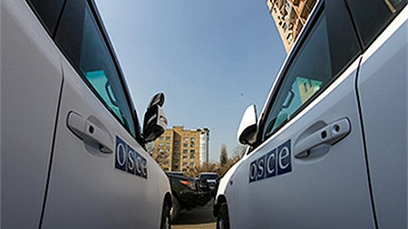 Đoàn xe quan sát viên quốc tế bị tấn công ở Donbass