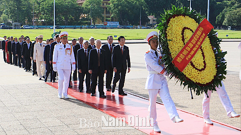 Lãnh đạo Đảng, Nhà nước viếng Chủ tịch Hồ Chí Minh nhân dịp 19-8