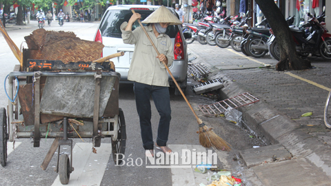 Tiếng chổi tre... đêm hè