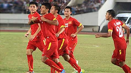 Giải vô địch U19 Đông - Nam Á 2015: Thắng đậm chủ nhà, U19 Việt Nam gặp U19 Thái-lan ở chung kết