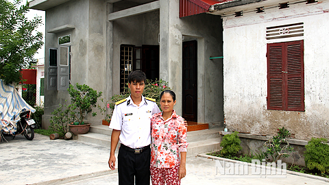 Chung tay chăm lo hậu phương của những người lính biển