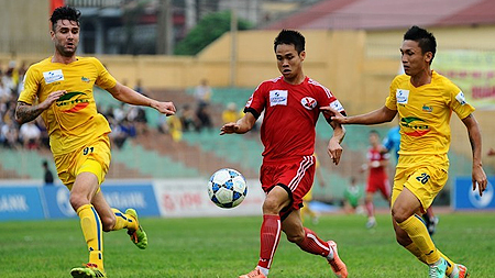 V-League 2015: Một mùa giải còn nhiều bất cập