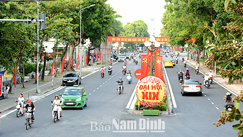 Đường phố Thành Nam trang hoàng rực rỡ chào mừng Đại hội