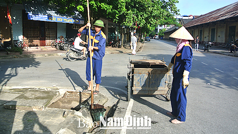 Bất cập xử lý bùn thải đô thị ở Thành phố Nam Định