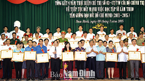 Học tập và làm theo tấm gương đạo đức Hồ Chí Minh để sống, làm việc xứng đáng với Đảng, dân tộc và nhân dân