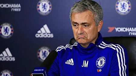 Mourinho bị cấm chỉ đạo 1 trận và nộp phạt 40 nghìn bảng