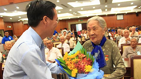 TP Hồ Chí Minh: Trao Huy hiệu Đảng cho 146 đảng viên