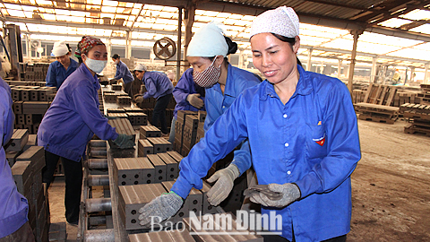 Phong trào &quot;Lao động giỏi, lao động sáng tạo&quot; trong công nhân, viên chức, người lao động huyện Nghĩa Hưng