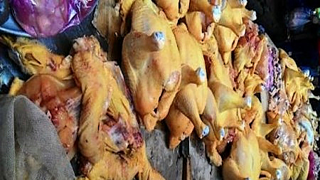 Cấm 5 loại chất tạo màu vàng thịt gà có thể gây ung thư