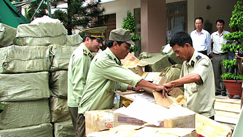 Tăng cường công tác đấu tranh với tội phạm và tình trạng buôn lậu, gian lận thương mại trong dịp Tết Nguyên đán Bính Thân