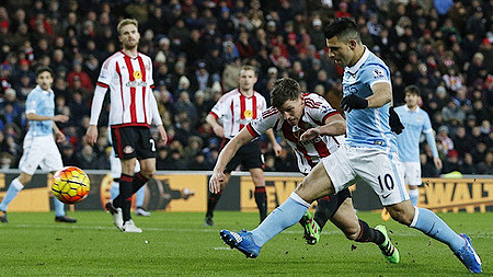 Thắng Sunderland, Man City giữ ngôi nhì bảng