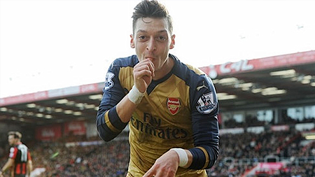 Ozil ghi bàn, Arsenal trở lại với mạch chiến thắng