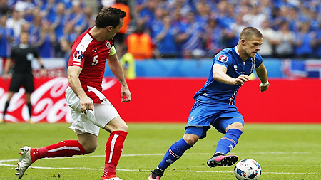 Iceland 2-1 Áo: Bàn thắng phút bù giờ đưa xứ "băng đảo" lên vị trí thứ hai bảng F