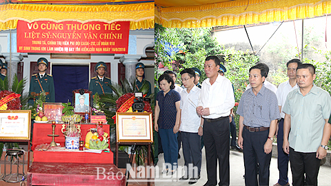 Các đồng chí lãnh đạo tỉnh viếng và chia buồn cùng gia đình Liệt sĩ, Trung tá Nguyễn Văn Chính