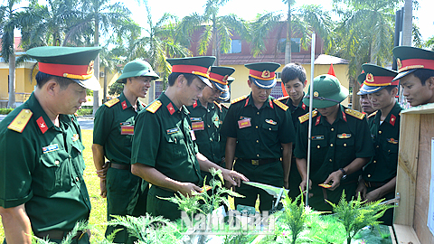 Đẩy mạnh phong trào phát huy sáng kiến, cải tiến mô hình học cụ phục vụ huấn luyện